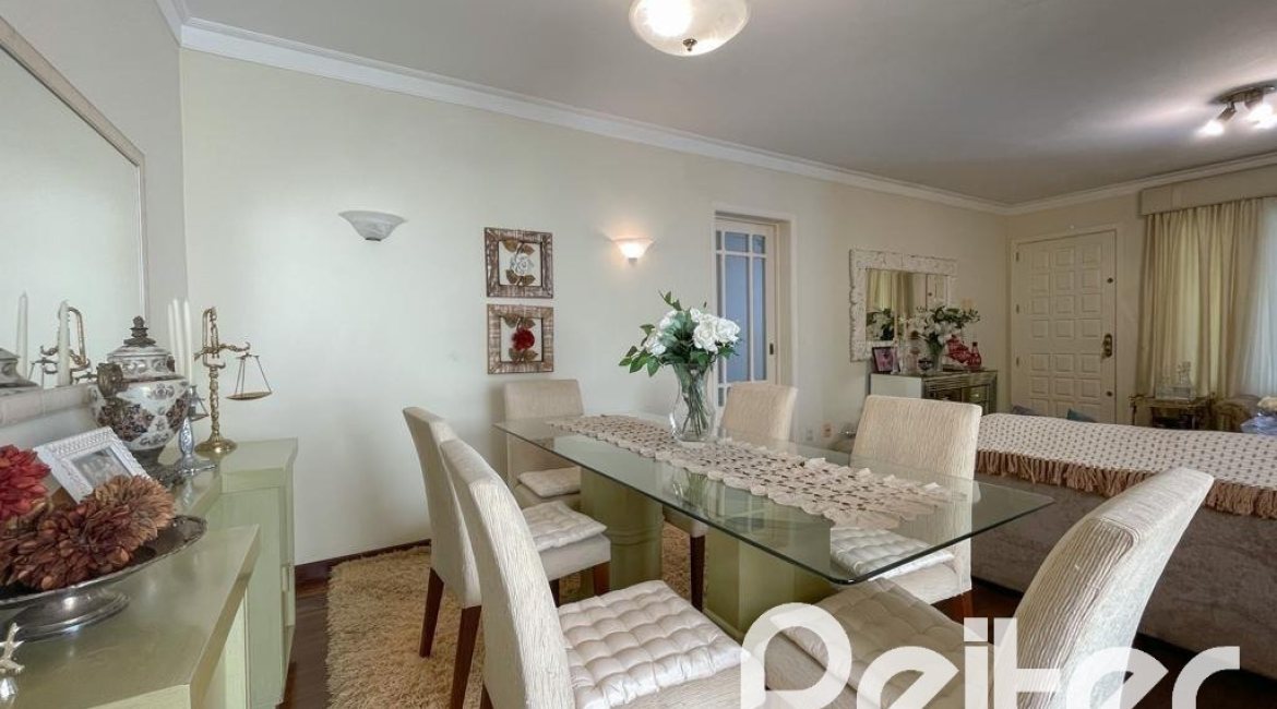 Casa à venda com 225m², 3 dormitórios, 1 suíte, 2 vagas, no bairro Ipanema em Porto Alegre