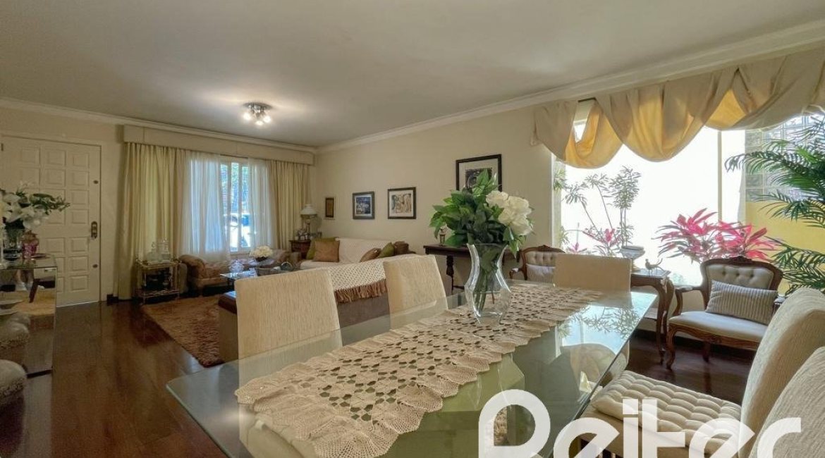 Casa à venda com 225m², 3 dormitórios, 1 suíte, 2 vagas, no bairro Ipanema em Porto Alegre