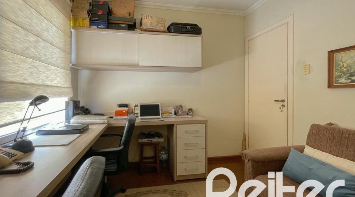 Casa à venda com 225m², 3 dormitórios, 1 suíte, 2 vagas, no bairro Ipanema em Porto Alegre