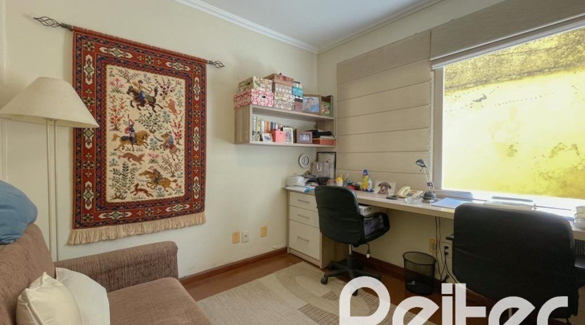 Casa à venda com 225m², 3 dormitórios, 1 suíte, 2 vagas, no bairro Ipanema em Porto Alegre