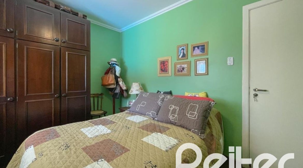 Casa à venda com 225m², 3 dormitórios, 1 suíte, 2 vagas, no bairro Ipanema em Porto Alegre