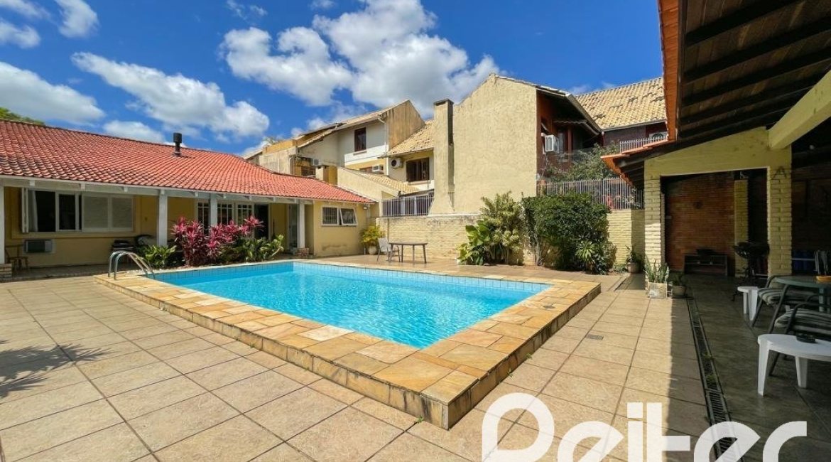 Casa à venda com 225m², 3 dormitórios, 1 suíte, 2 vagas, no bairro Ipanema em Porto Alegre