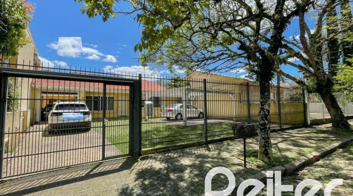 Casa à venda com 225m², 3 dormitórios, 1 suíte, 2 vagas, no bairro Ipanema em Porto Alegre