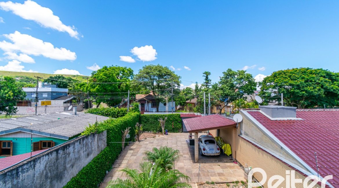 Casa à venda com 200m², 2 dormitórios, 1 suíte, 8 vagas, no bairro Nonoai em Porto Alegre