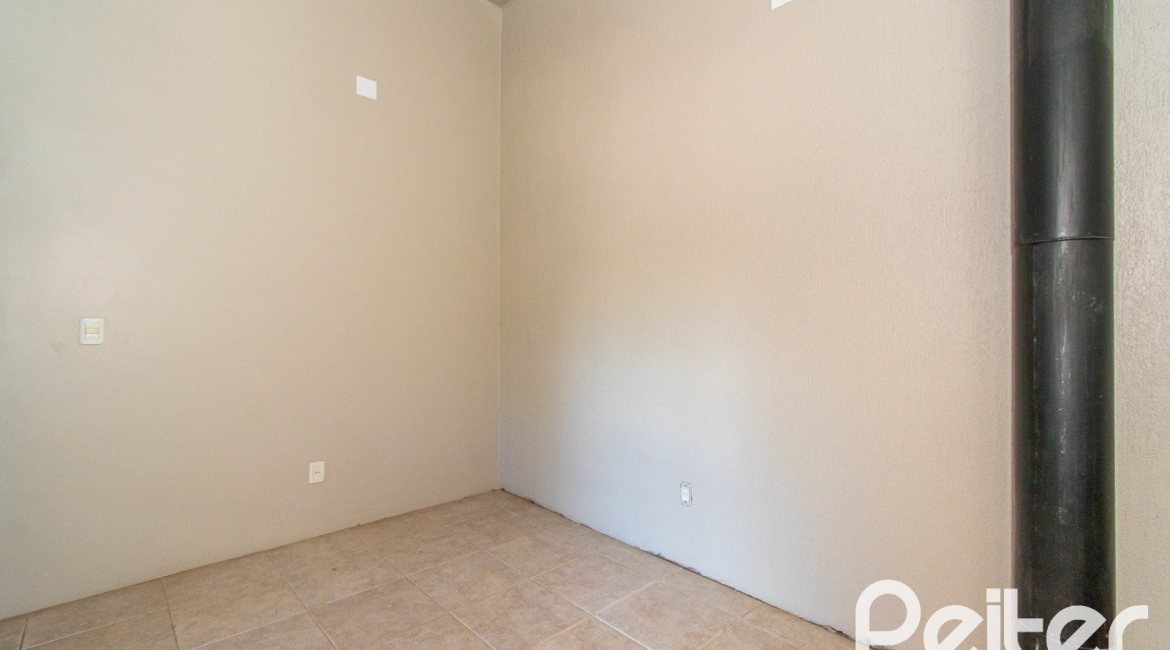 Casa à venda com 200m², 2 dormitórios, 1 suíte, 8 vagas, no bairro Nonoai em Porto Alegre