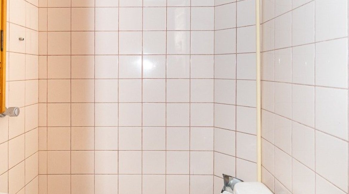 Casa à venda com 200m², 2 dormitórios, 1 suíte, 8 vagas, no bairro Nonoai em Porto Alegre