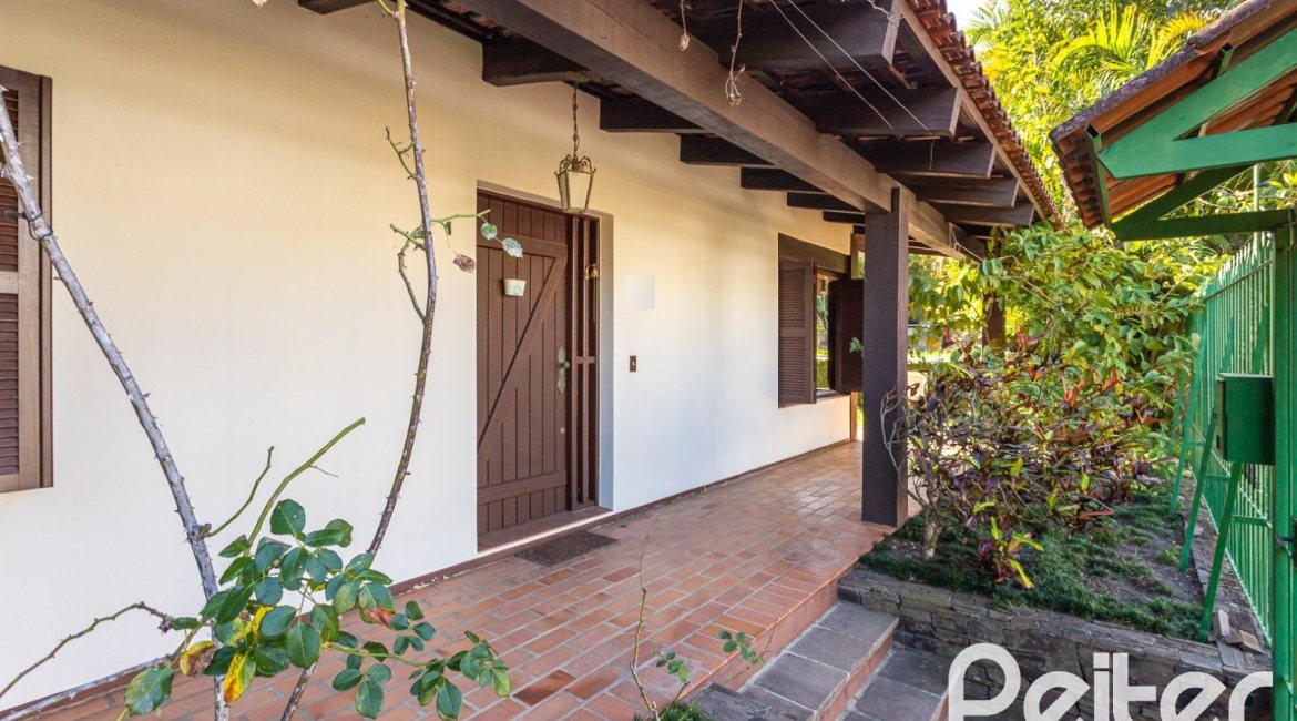 Casa à venda com 374m², 4 dormitórios, 1 suíte, 6 vagas, no bairro Jardim Isabel em Porto Alegre