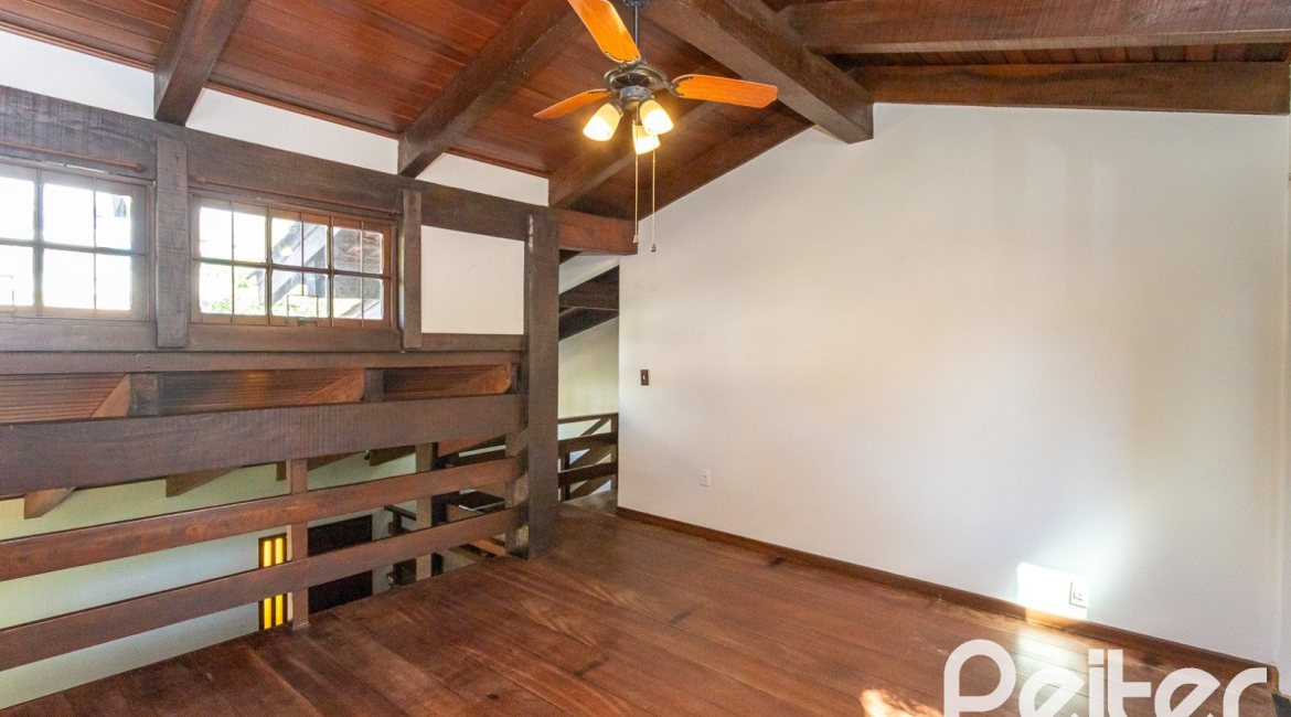 Casa à venda com 374m², 4 dormitórios, 1 suíte, 6 vagas, no bairro Jardim Isabel em Porto Alegre