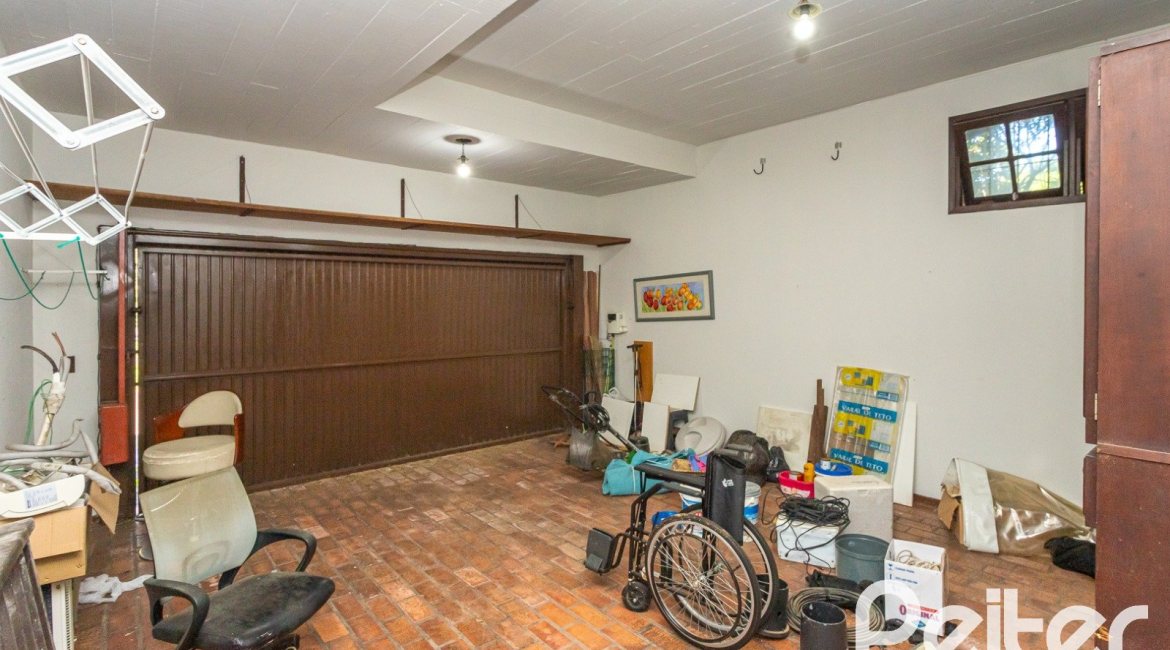 Casa à venda com 374m², 4 dormitórios, 1 suíte, 6 vagas, no bairro Jardim Isabel em Porto Alegre