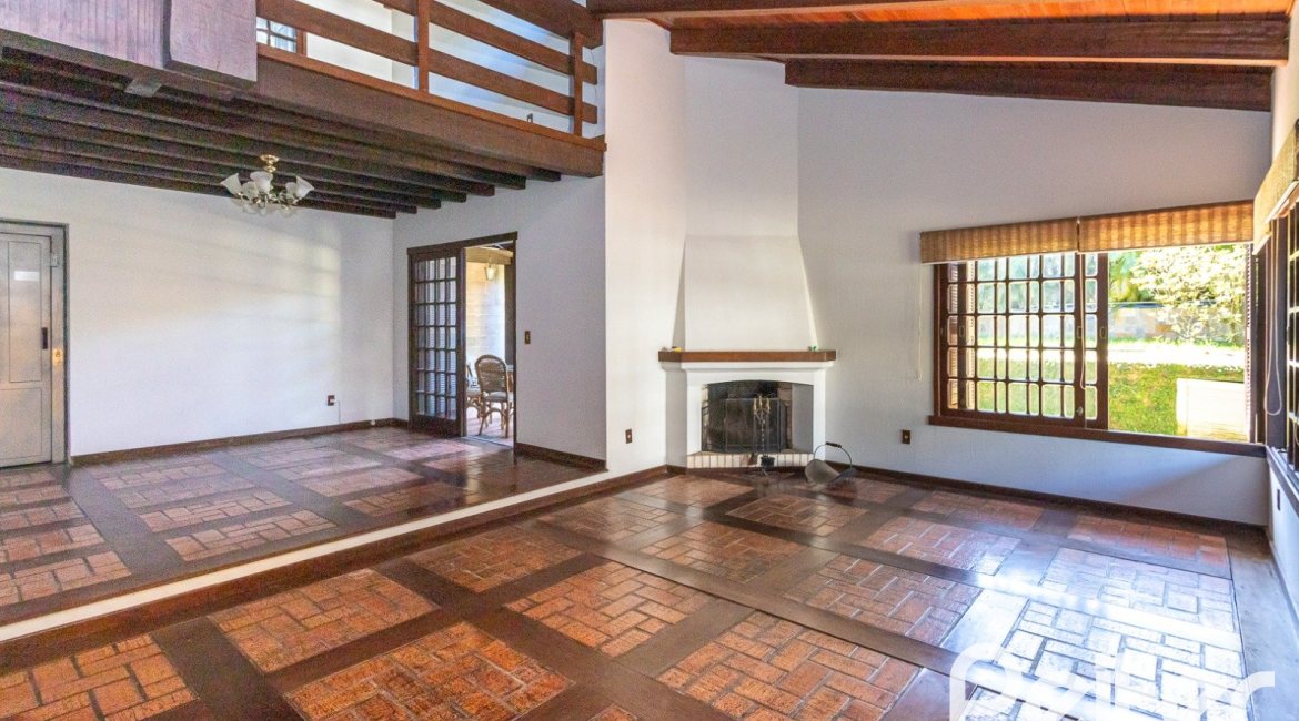 Casa à venda com 374m², 4 dormitórios, 1 suíte, 6 vagas, no bairro Jardim Isabel em Porto Alegre