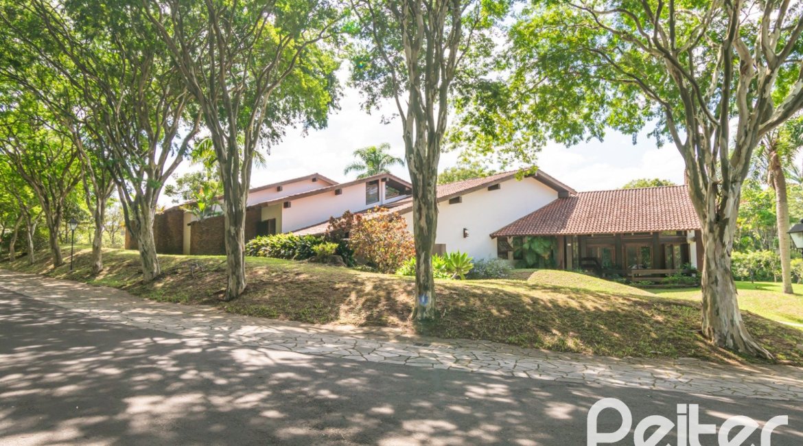 Casa em Condomínio à venda com 388m², 3 dormitórios, 2 suítes, 6 vagas, no bairro Cavalhada em PORTO ALEGRE