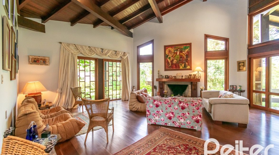 Casa em Condomínio à venda com 388m², 3 dormitórios, 2 suítes, 6 vagas, no bairro Cavalhada em PORTO ALEGRE