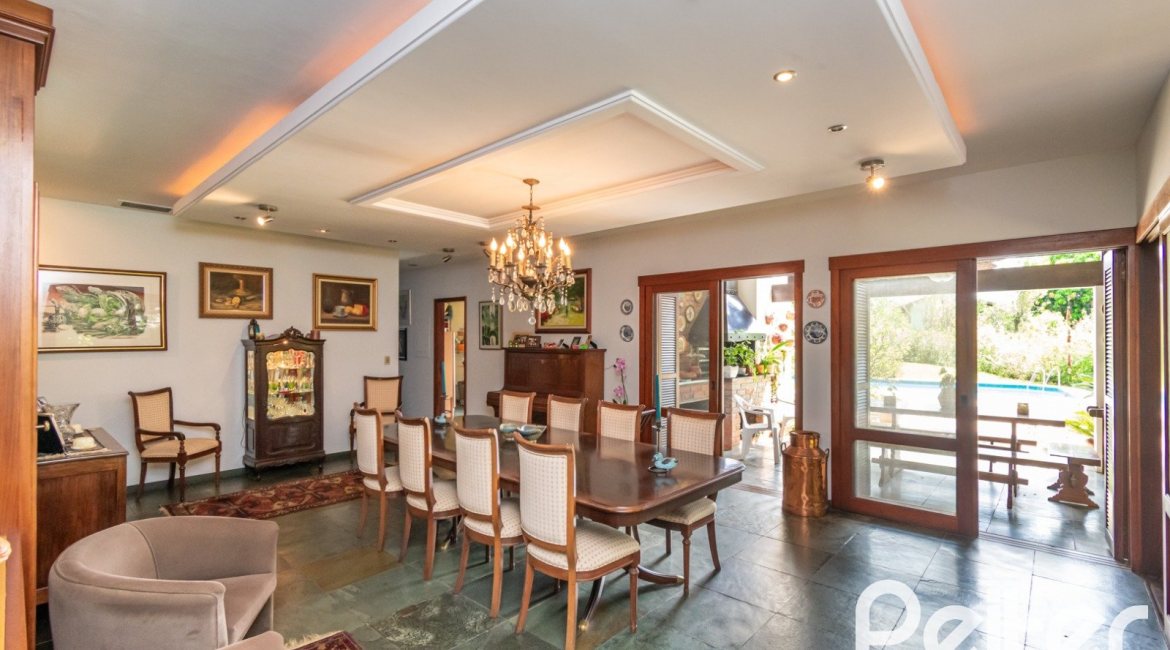 Casa em Condomínio à venda com 388m², 3 dormitórios, 2 suítes, 6 vagas, no bairro Cavalhada em PORTO ALEGRE