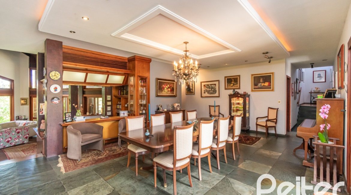 Casa em Condomínio à venda com 388m², 3 dormitórios, 2 suítes, 6 vagas, no bairro Cavalhada em PORTO ALEGRE