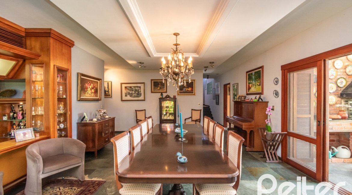 Casa em Condomínio à venda com 388m², 3 dormitórios, 2 suítes, 6 vagas, no bairro Cavalhada em PORTO ALEGRE