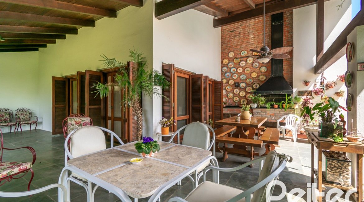 Casa em Condomínio à venda com 388m², 3 dormitórios, 2 suítes, 6 vagas, no bairro Cavalhada em PORTO ALEGRE