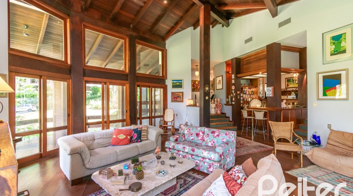 Casa em Condomínio à venda com 388m², 3 dormitórios, 2 suítes, 6 vagas, no bairro Cavalhada em PORTO ALEGRE