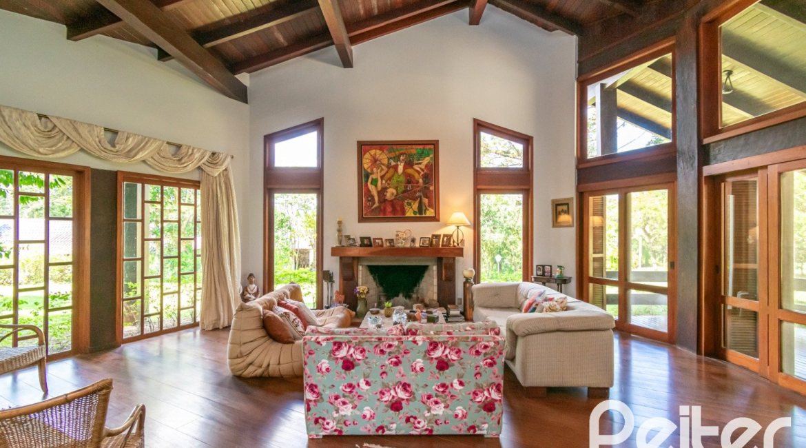 Casa em Condomínio à venda com 388m², 3 dormitórios, 2 suítes, 6 vagas, no bairro Cavalhada em PORTO ALEGRE