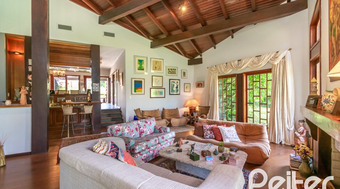 Casa em Condomínio à venda com 388m², 3 dormitórios, 2 suítes, 6 vagas, no bairro Cavalhada em PORTO ALEGRE