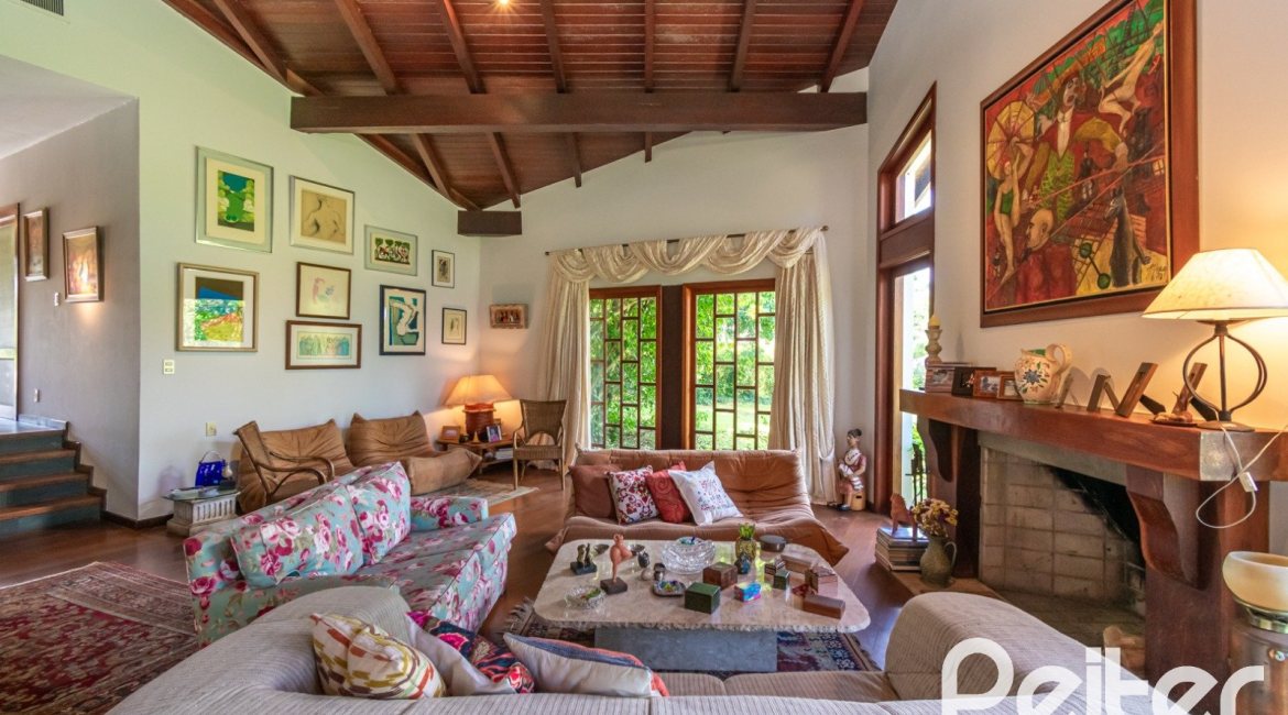 Casa em Condomínio à venda com 388m², 3 dormitórios, 2 suítes, 6 vagas, no bairro Cavalhada em PORTO ALEGRE