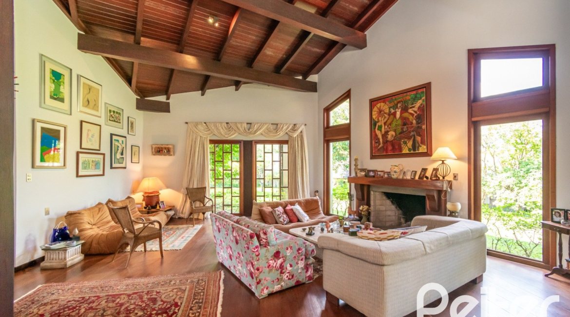 Casa em Condomínio à venda com 388m², 3 dormitórios, 2 suítes, 6 vagas, no bairro Cavalhada em PORTO ALEGRE