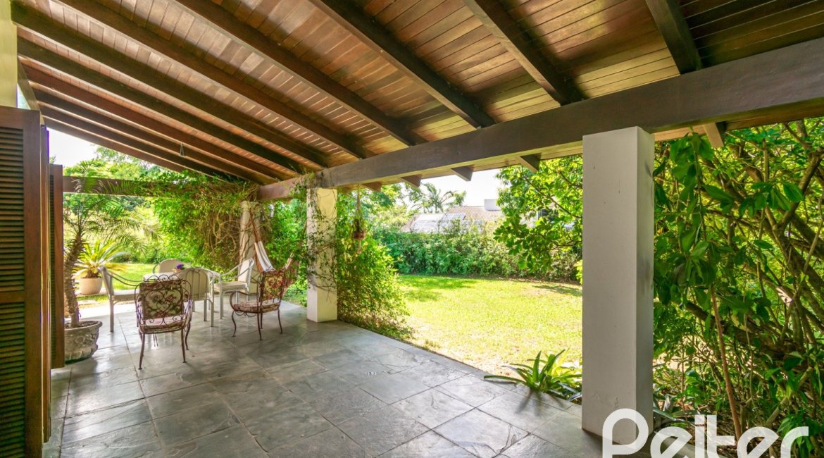 Casa em Condomínio à venda com 388m², 3 dormitórios, 2 suítes, 6 vagas, no bairro Cavalhada em PORTO ALEGRE