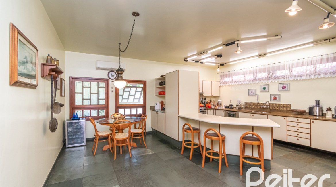 Casa em Condomínio à venda com 388m², 3 dormitórios, 2 suítes, 6 vagas, no bairro Cavalhada em PORTO ALEGRE