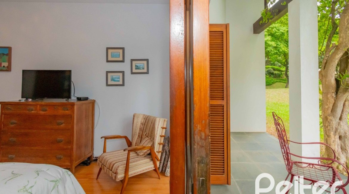 Casa em Condomínio à venda com 388m², 3 dormitórios, 2 suítes, 6 vagas, no bairro Cavalhada em PORTO ALEGRE