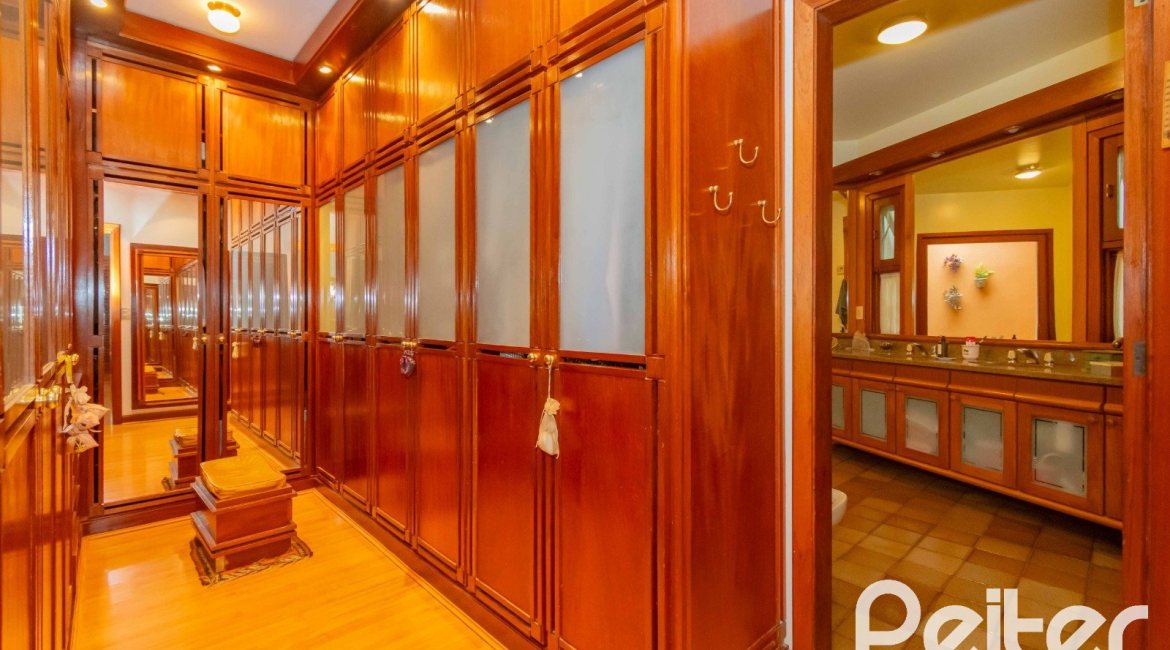 Casa em Condomínio à venda com 388m², 3 dormitórios, 2 suítes, 6 vagas, no bairro Cavalhada em PORTO ALEGRE