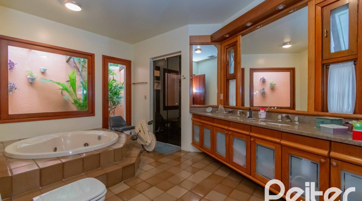 Casa em Condomínio à venda com 388m², 3 dormitórios, 2 suítes, 6 vagas, no bairro Cavalhada em PORTO ALEGRE