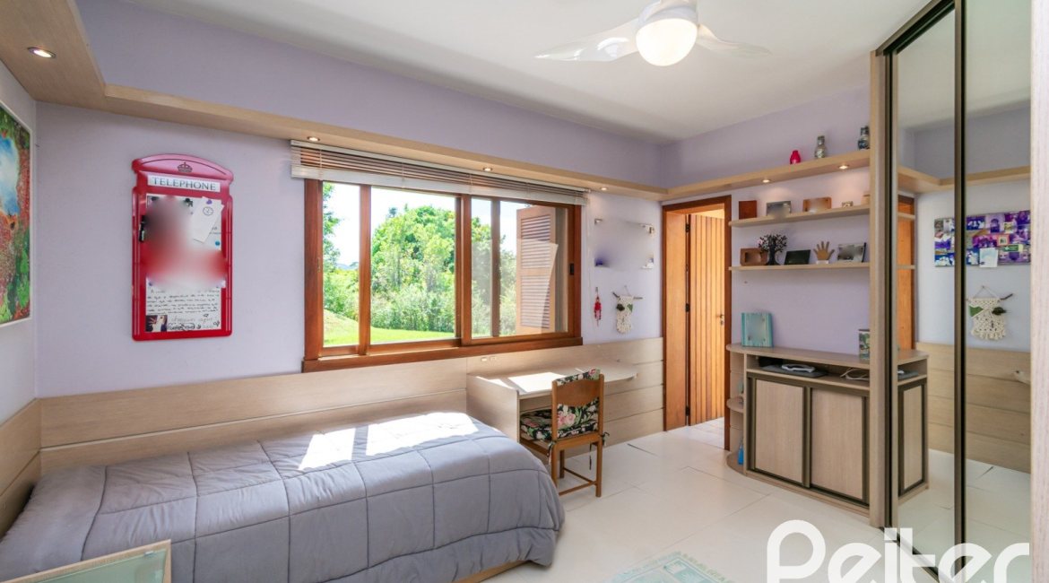 Casa em Condomínio à venda com 388m², 3 dormitórios, 2 suítes, 6 vagas, no bairro Cavalhada em PORTO ALEGRE