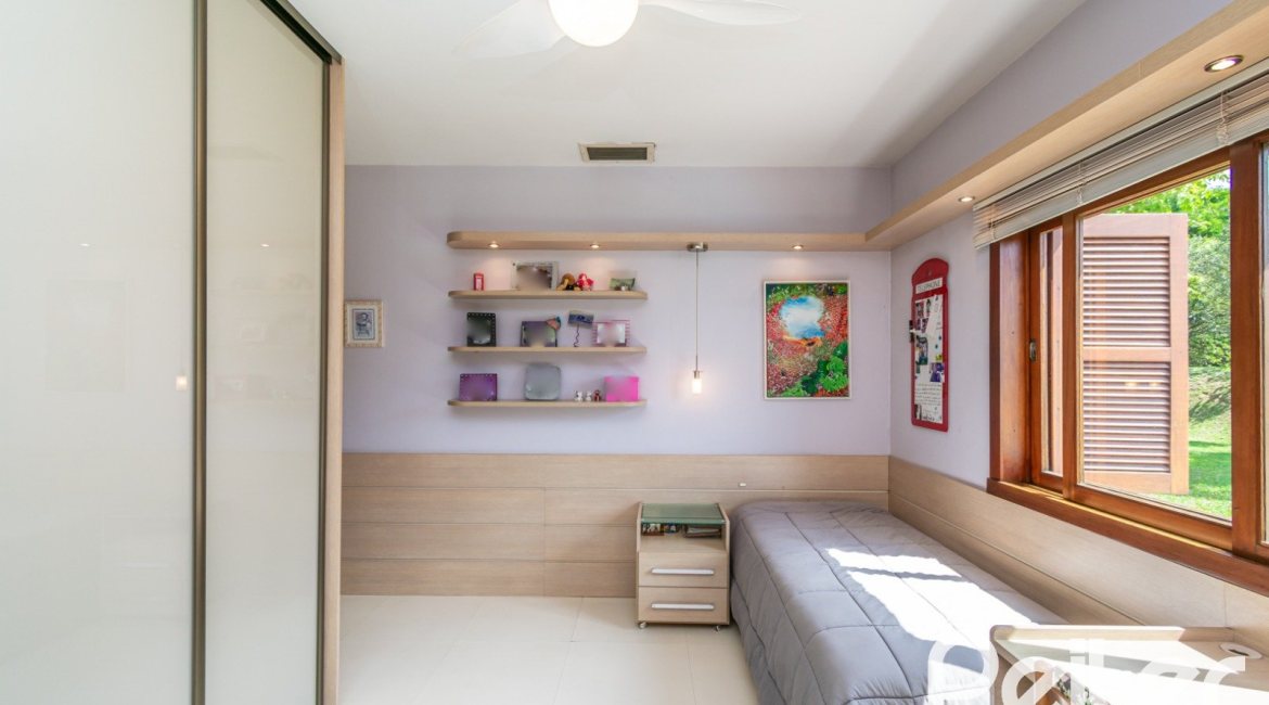 Casa em Condomínio à venda com 388m², 3 dormitórios, 2 suítes, 6 vagas, no bairro Cavalhada em PORTO ALEGRE