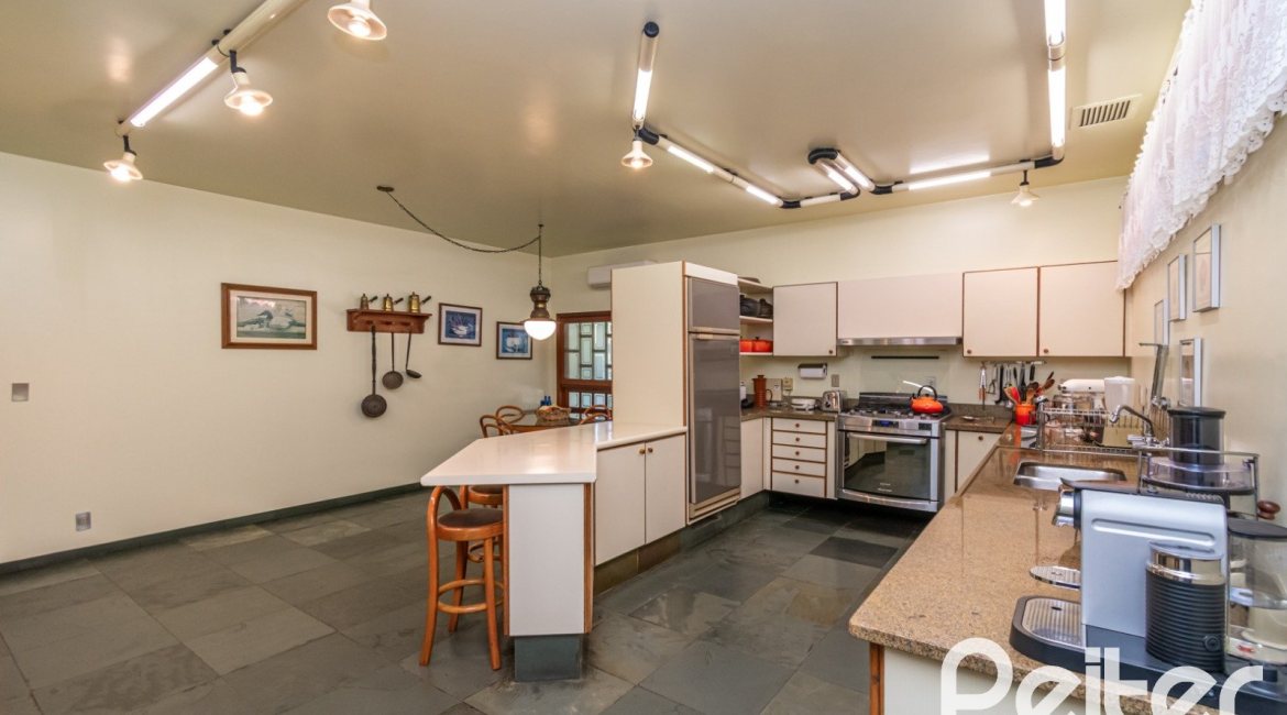 Casa em Condomínio à venda com 388m², 3 dormitórios, 2 suítes, 6 vagas, no bairro Cavalhada em PORTO ALEGRE