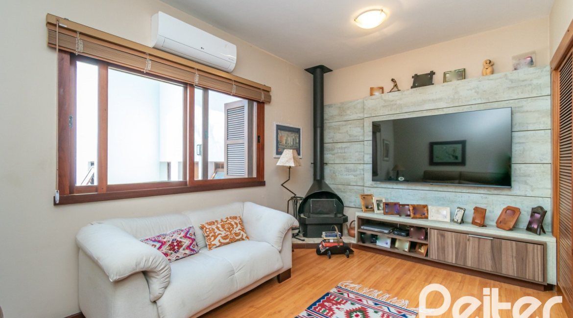 Casa em Condomínio à venda com 388m², 3 dormitórios, 2 suítes, 6 vagas, no bairro Cavalhada em PORTO ALEGRE