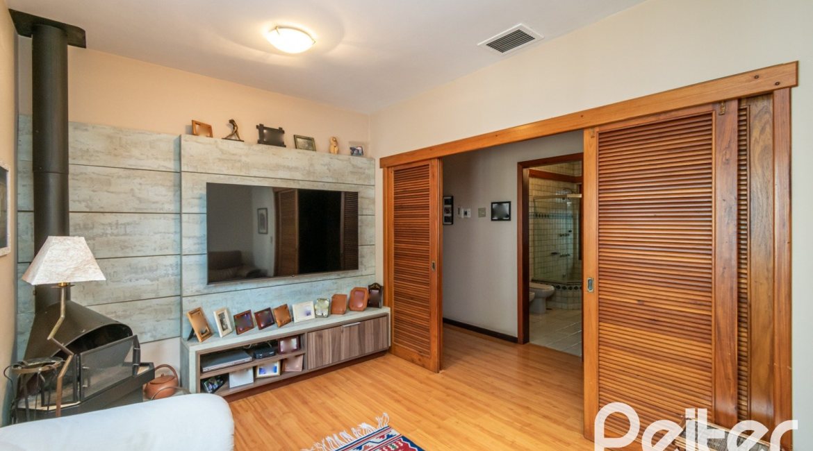 Casa em Condomínio à venda com 388m², 3 dormitórios, 2 suítes, 6 vagas, no bairro Cavalhada em PORTO ALEGRE