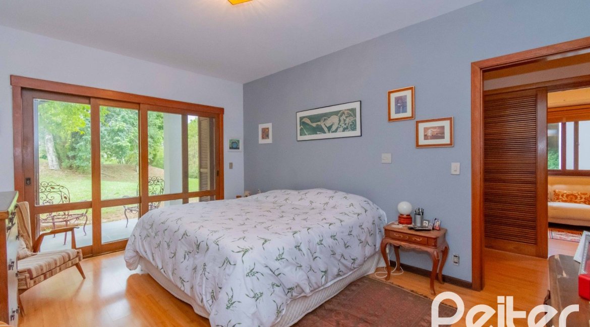 Casa em Condomínio à venda com 388m², 3 dormitórios, 2 suítes, 6 vagas, no bairro Cavalhada em PORTO ALEGRE