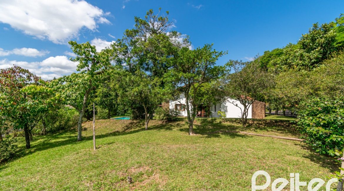 Casa em Condomínio à venda com 388m², 3 dormitórios, 2 suítes, 6 vagas, no bairro Cavalhada em PORTO ALEGRE