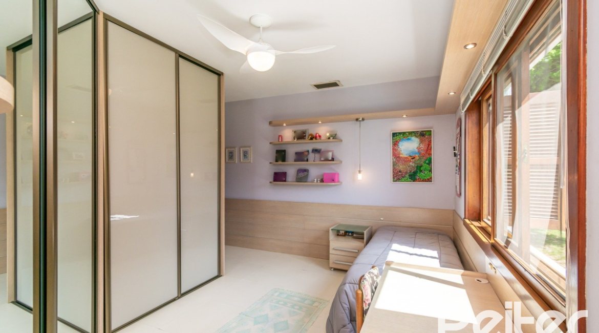 Casa em Condomínio à venda com 388m², 3 dormitórios, 2 suítes, 6 vagas, no bairro Cavalhada em PORTO ALEGRE