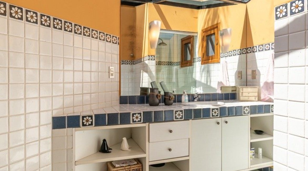 Casa em Condomínio à venda com 388m², 3 dormitórios, 2 suítes, 6 vagas, no bairro Cavalhada em PORTO ALEGRE