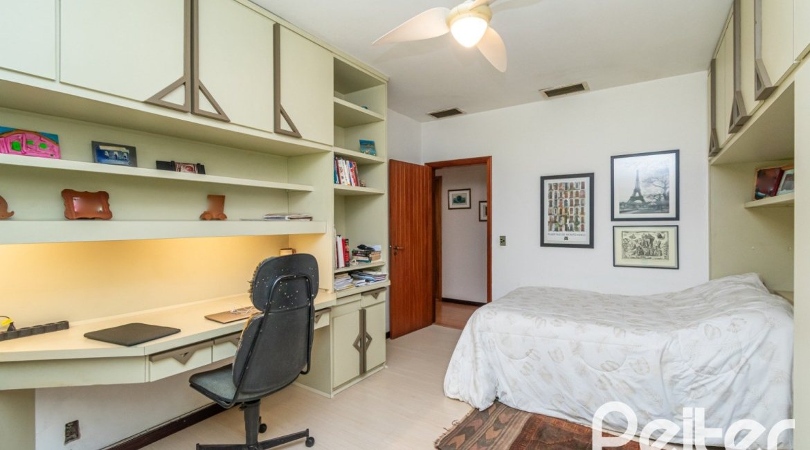 Casa em Condomínio à venda com 388m², 3 dormitórios, 2 suítes, 6 vagas, no bairro Cavalhada em PORTO ALEGRE