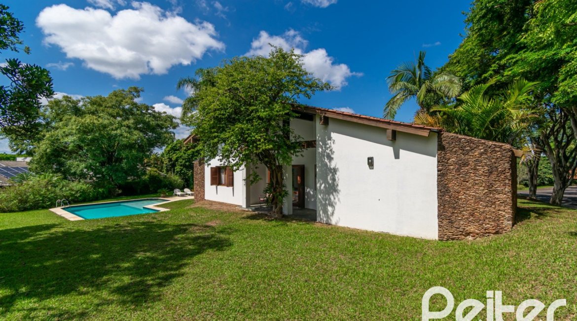 Casa em Condomínio à venda com 388m², 3 dormitórios, 2 suítes, 6 vagas, no bairro Cavalhada em PORTO ALEGRE