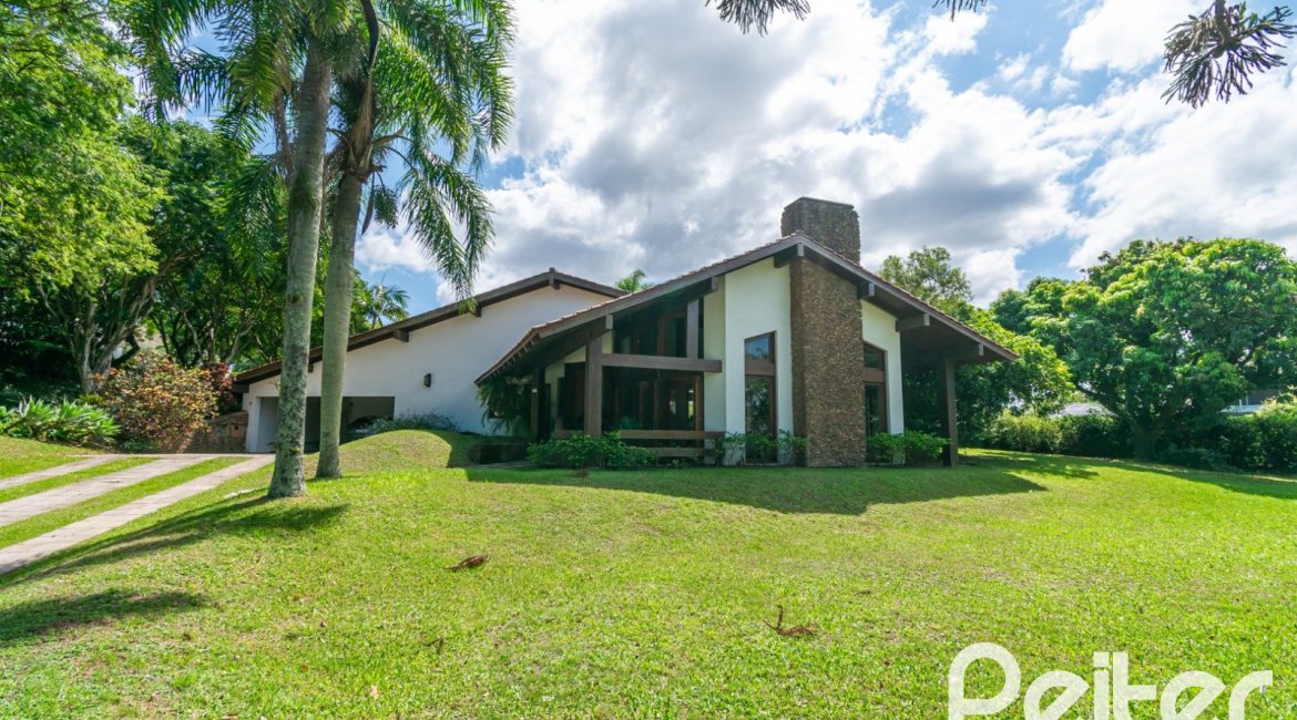 Casa em Condomínio à venda com 388m², 3 dormitórios, 2 suítes, 6 vagas, no bairro Cavalhada em PORTO ALEGRE
