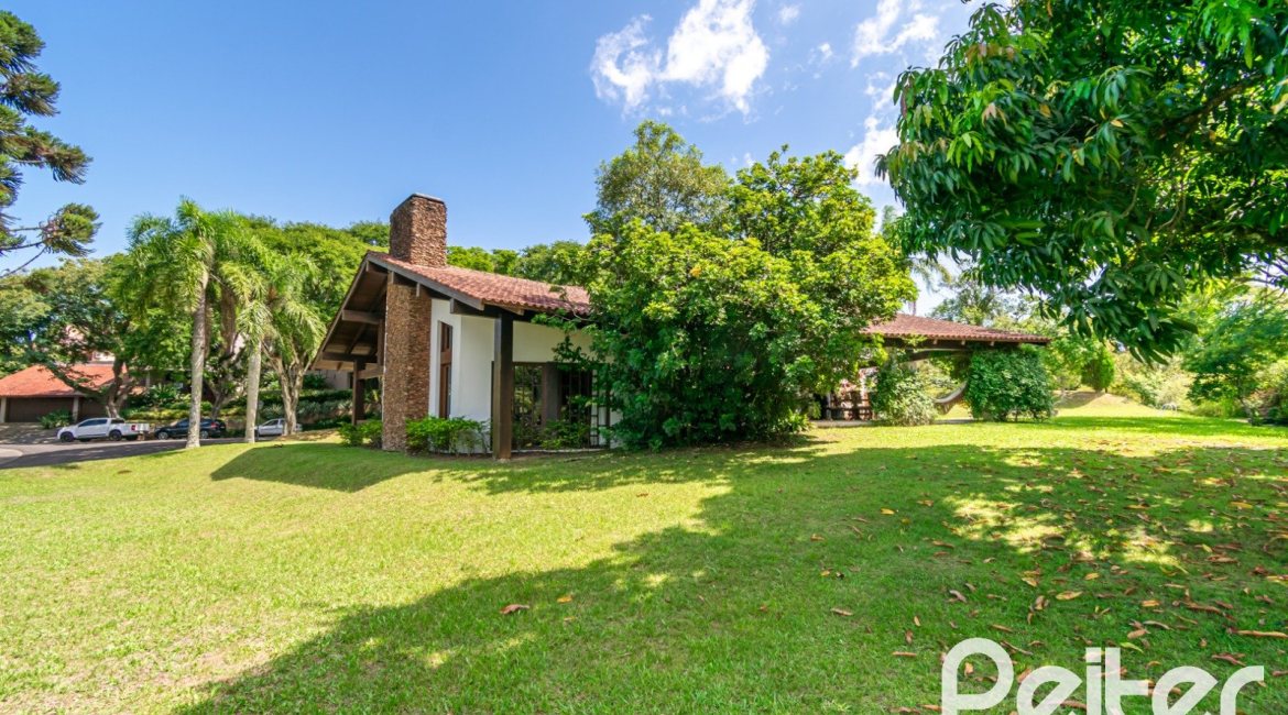 Casa em Condomínio à venda com 388m², 3 dormitórios, 2 suítes, 6 vagas, no bairro Cavalhada em PORTO ALEGRE