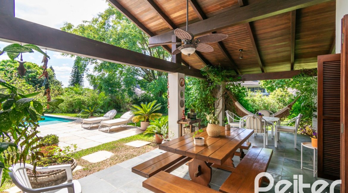 Casa em Condomínio à venda com 388m², 3 dormitórios, 2 suítes, 6 vagas, no bairro Cavalhada em PORTO ALEGRE