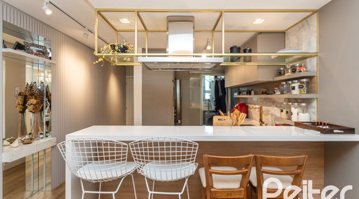 Cobertura à venda com 189m², 3 dormitórios, 1 suíte, 2 vagas, no bairro Tristeza em Porto Alegre