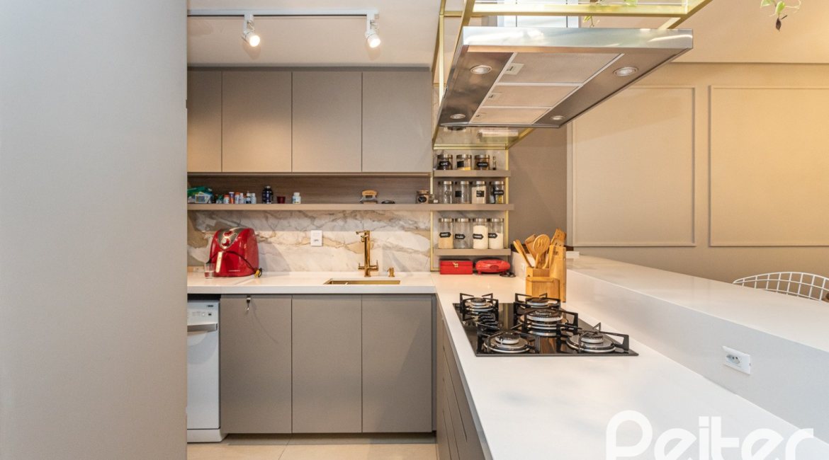 Cobertura à venda com 189m², 3 dormitórios, 1 suíte, 2 vagas, no bairro Tristeza em Porto Alegre