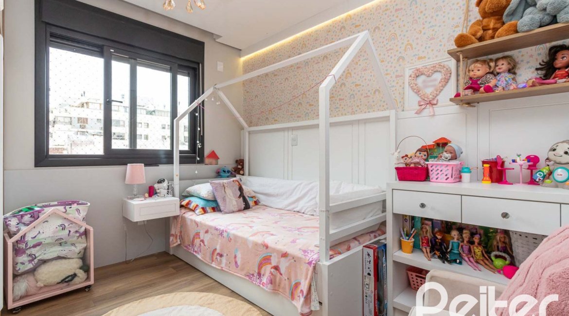 Cobertura à venda com 189m², 3 dormitórios, 1 suíte, 2 vagas, no bairro Tristeza em Porto Alegre