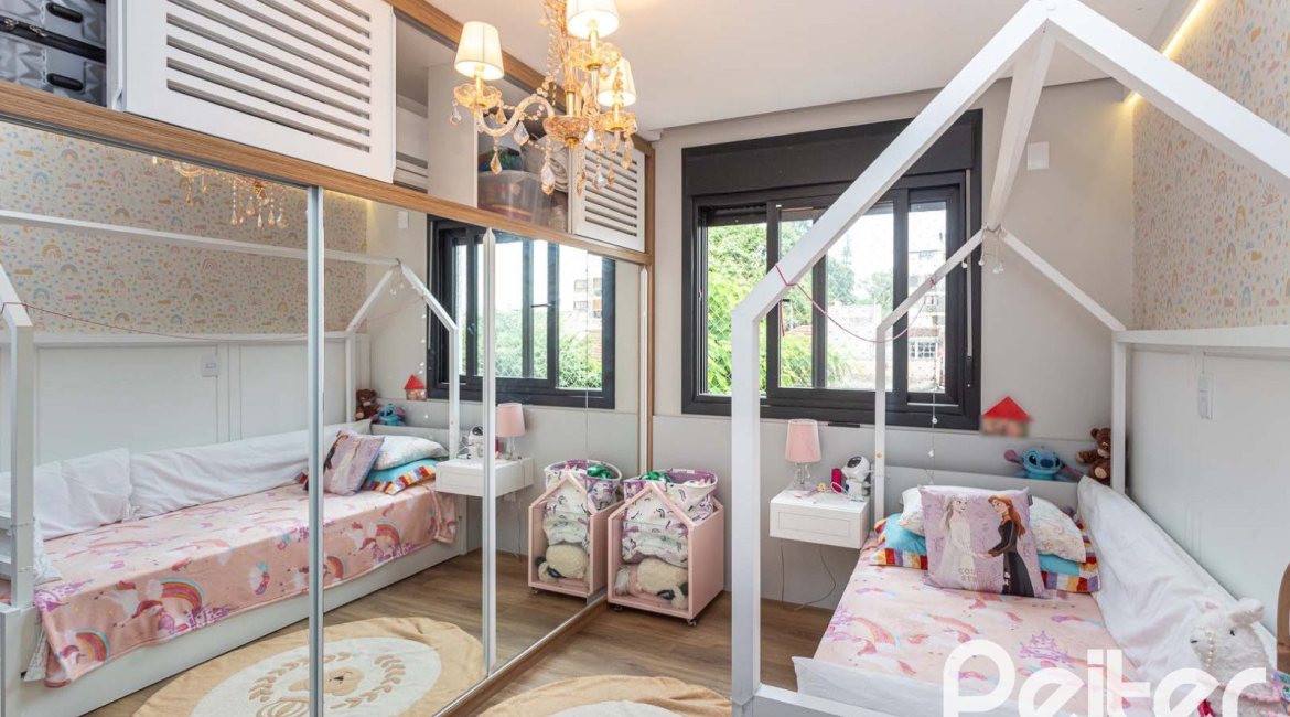 Cobertura à venda com 189m², 3 dormitórios, 1 suíte, 2 vagas, no bairro Tristeza em Porto Alegre