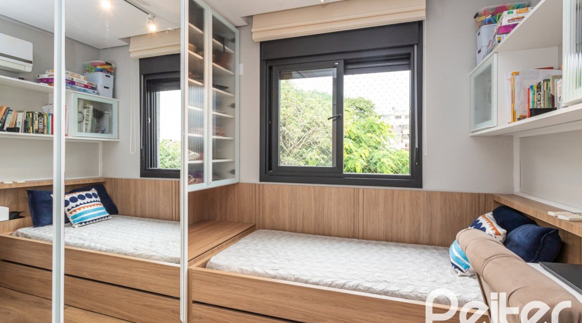 Cobertura à venda com 189m², 3 dormitórios, 1 suíte, 2 vagas, no bairro Tristeza em Porto Alegre