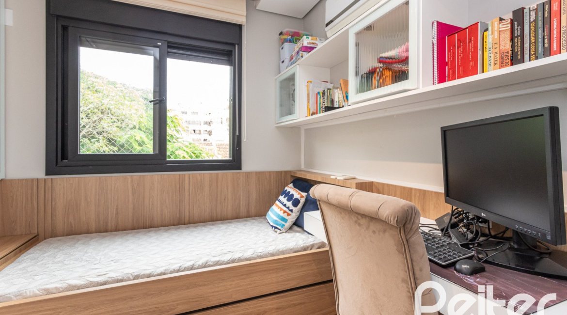 Cobertura à venda com 189m², 3 dormitórios, 1 suíte, 2 vagas, no bairro Tristeza em Porto Alegre